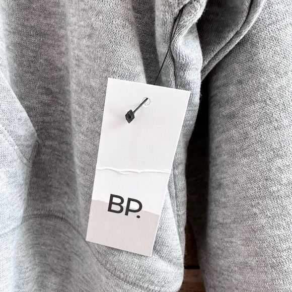 BP Sweatshirt Women’s Size Medium Gray Hooded Pullover Boxy Cropped Fit NWT - Picture 5 of 6